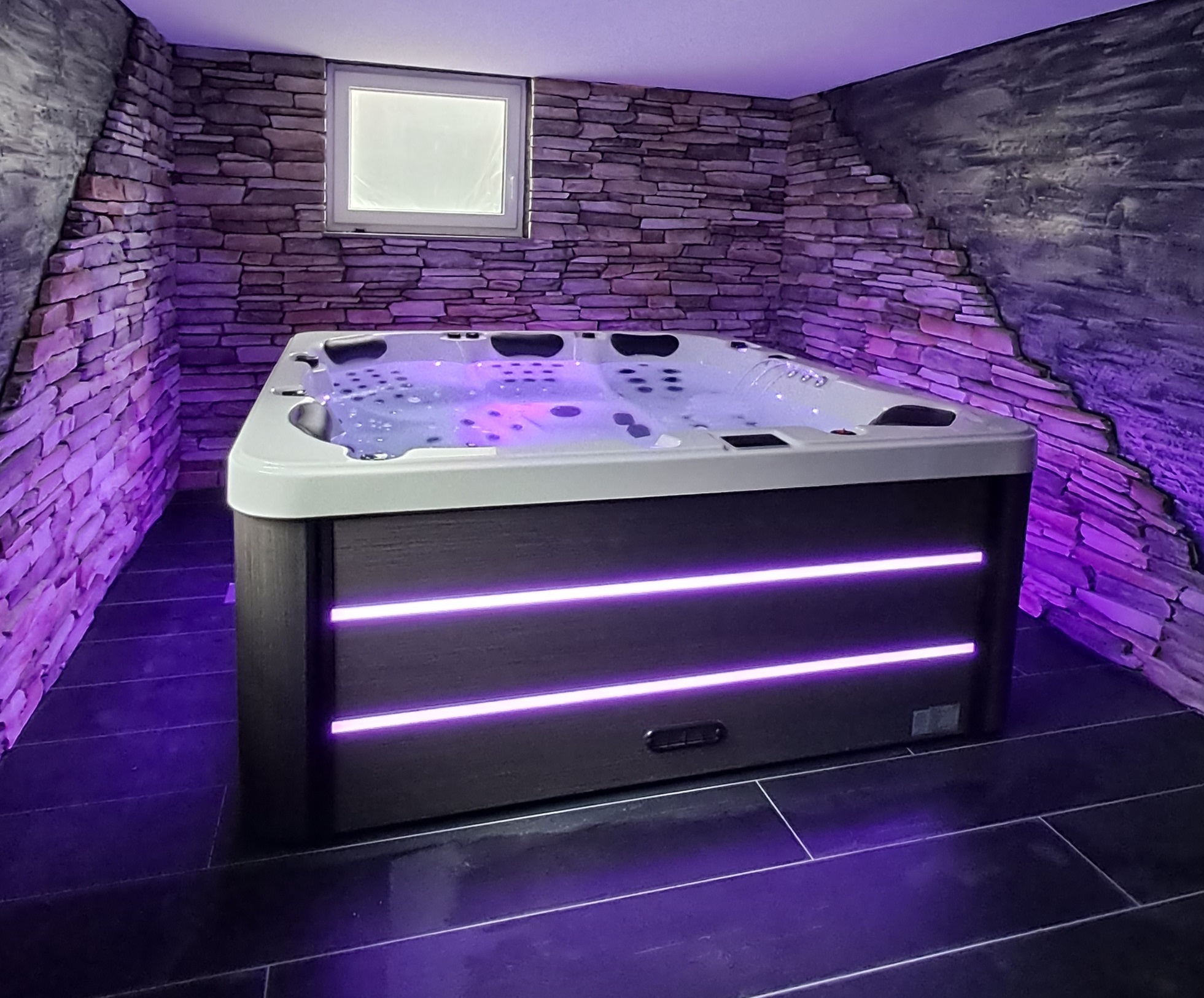 Ausstellungsmodell: Whirlpool balearis® PRO 5 - Dark
